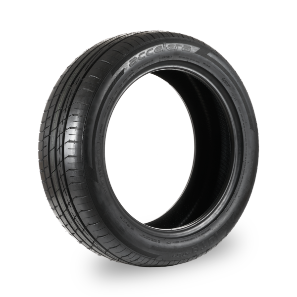 255/55R19 Accelera Iota 111W Tyre