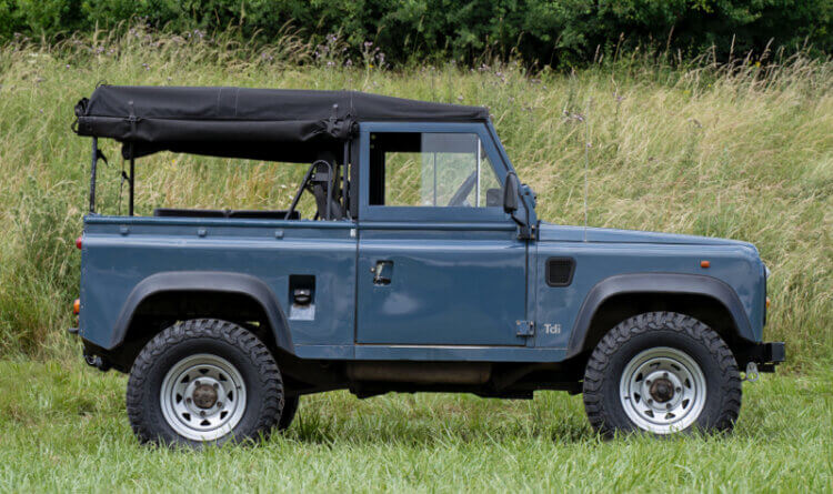 Great quality and value tuff torque silver wheels on vintage blue defender
