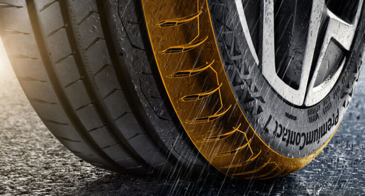 a graphic showing a tyre in the wet using Continental Premium Contact 7 handling