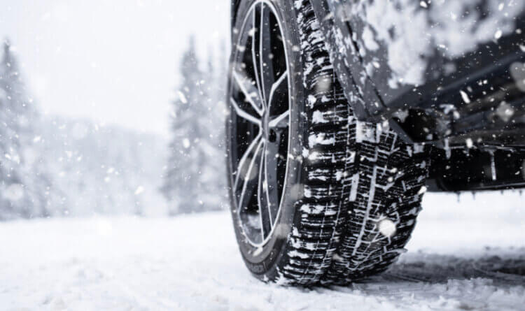 icy roads, a 4x4 carving through snow helping explain Summer vs Winter Tyres