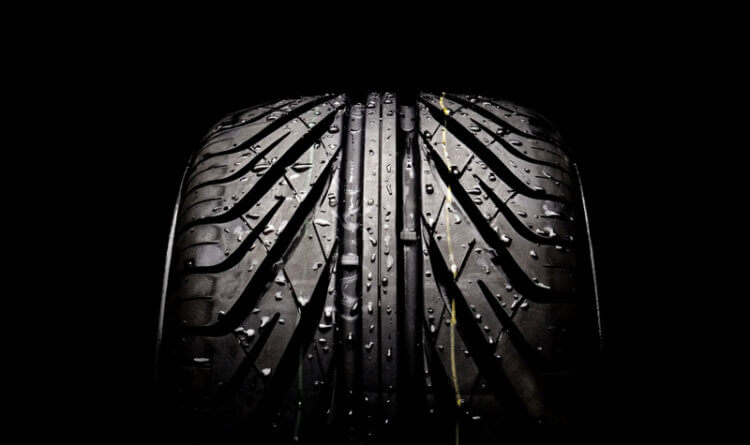 A Staggered Tyre-Fitments showing its sporty looks