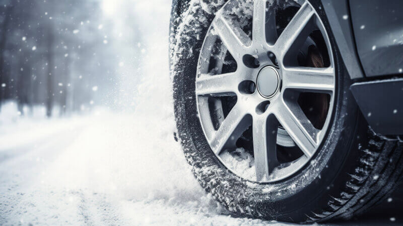 A SUV driving through snow and ice to show the Best SUV tyres and the Best SUV Winter tyres