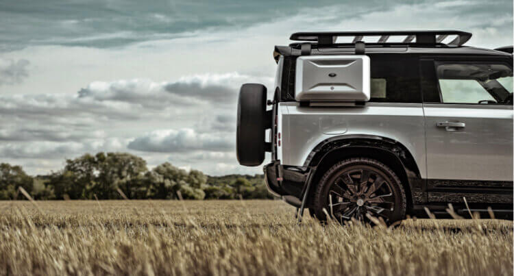 A Defender 90 Silver sat on Urban Wheels WX-1