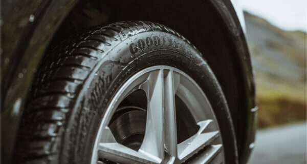 SUV fitted with Goodyear EfficientGrip tyres