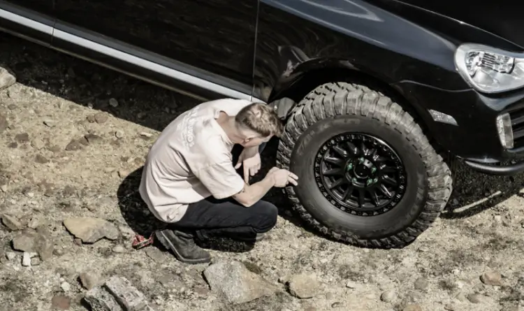 Overlanding Porsche with alex looking at the offerland tyres