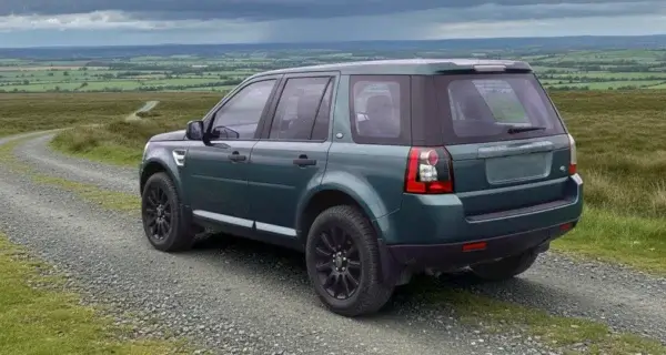 The back end of a Land Rover Freelander 2 showing off its Land Rover Freelander 2 wheels