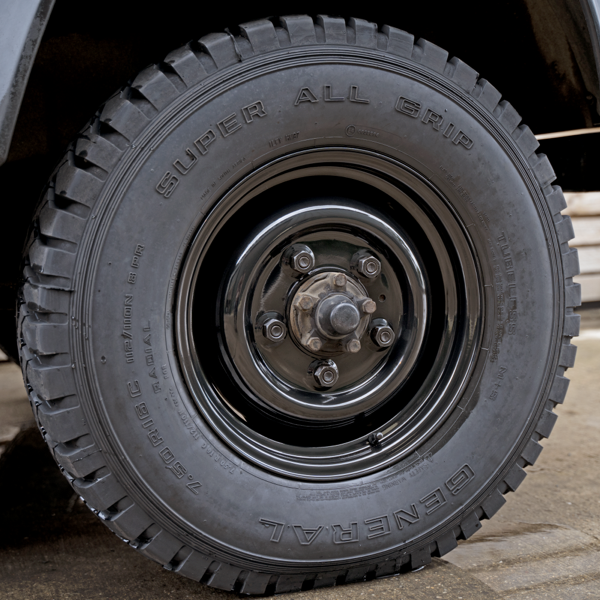 a classic landrover to show expections to the rule on tyre sizing
