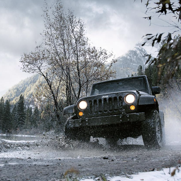 Jeep driving through wet, snowy terrain on BFGoodrich KO2 all-terrain tyres