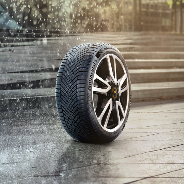 SUV fitted with Continental AllSeasonContact 2 tyres illustrating everyday durability and efficiency